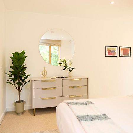 Appartamento The Putney Wonder - Dazzling 3Bdr Flat With Garden Londra Esterno foto