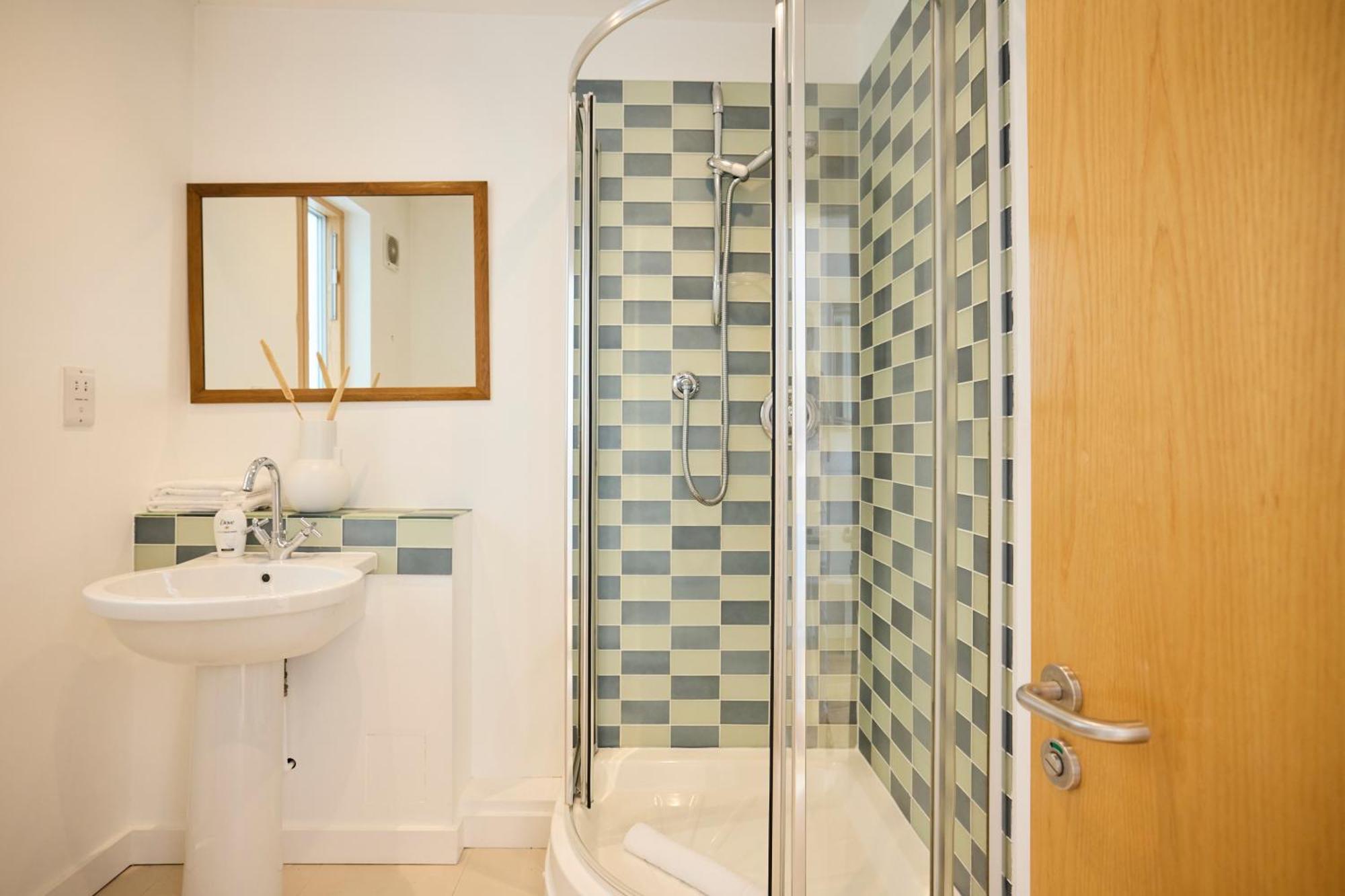 Appartamento The Putney Wonder - Dazzling 3Bdr Flat With Garden Londra Esterno foto