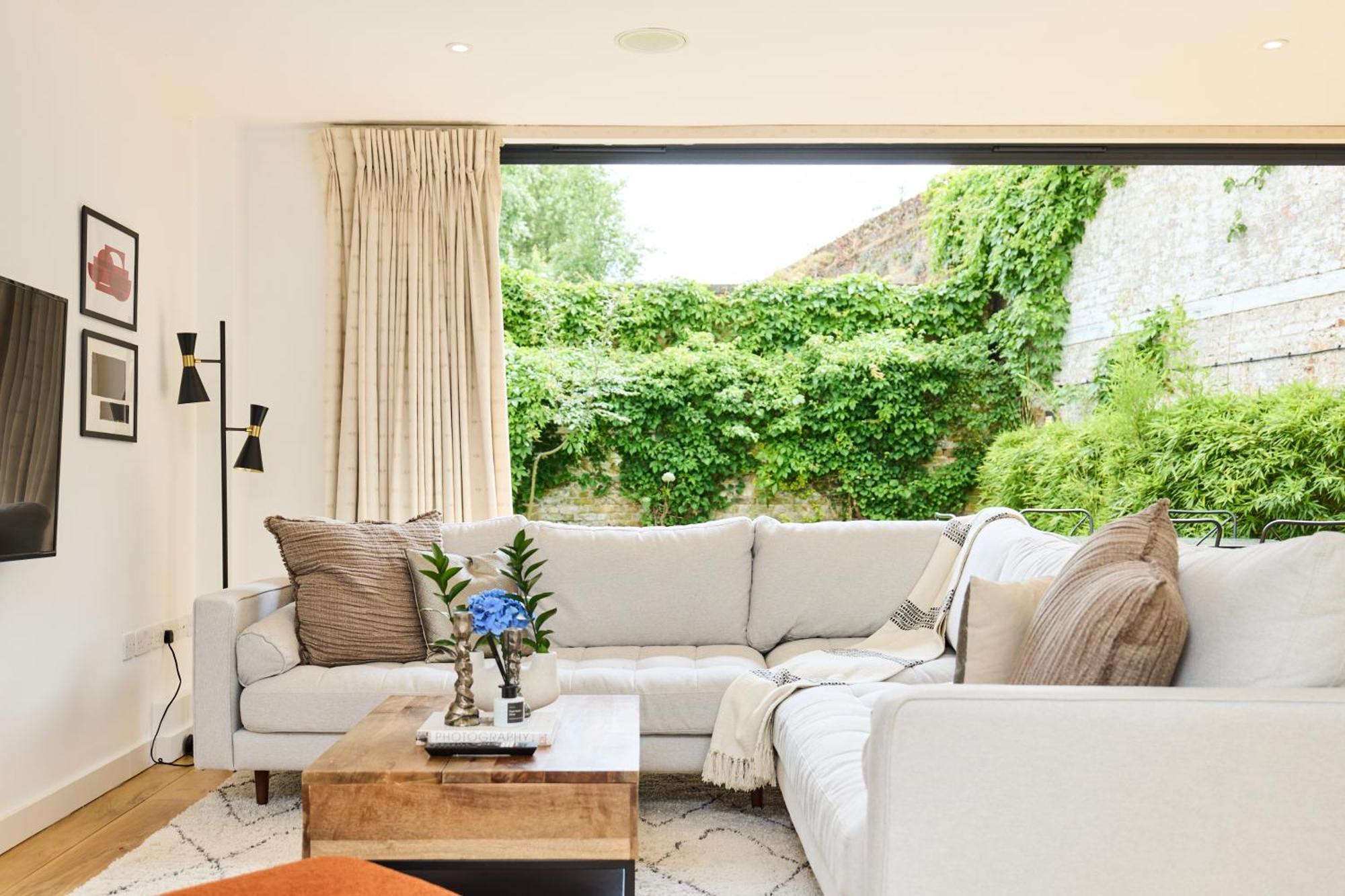 Appartamento The Putney Wonder - Dazzling 3Bdr Flat With Garden Londra Esterno foto