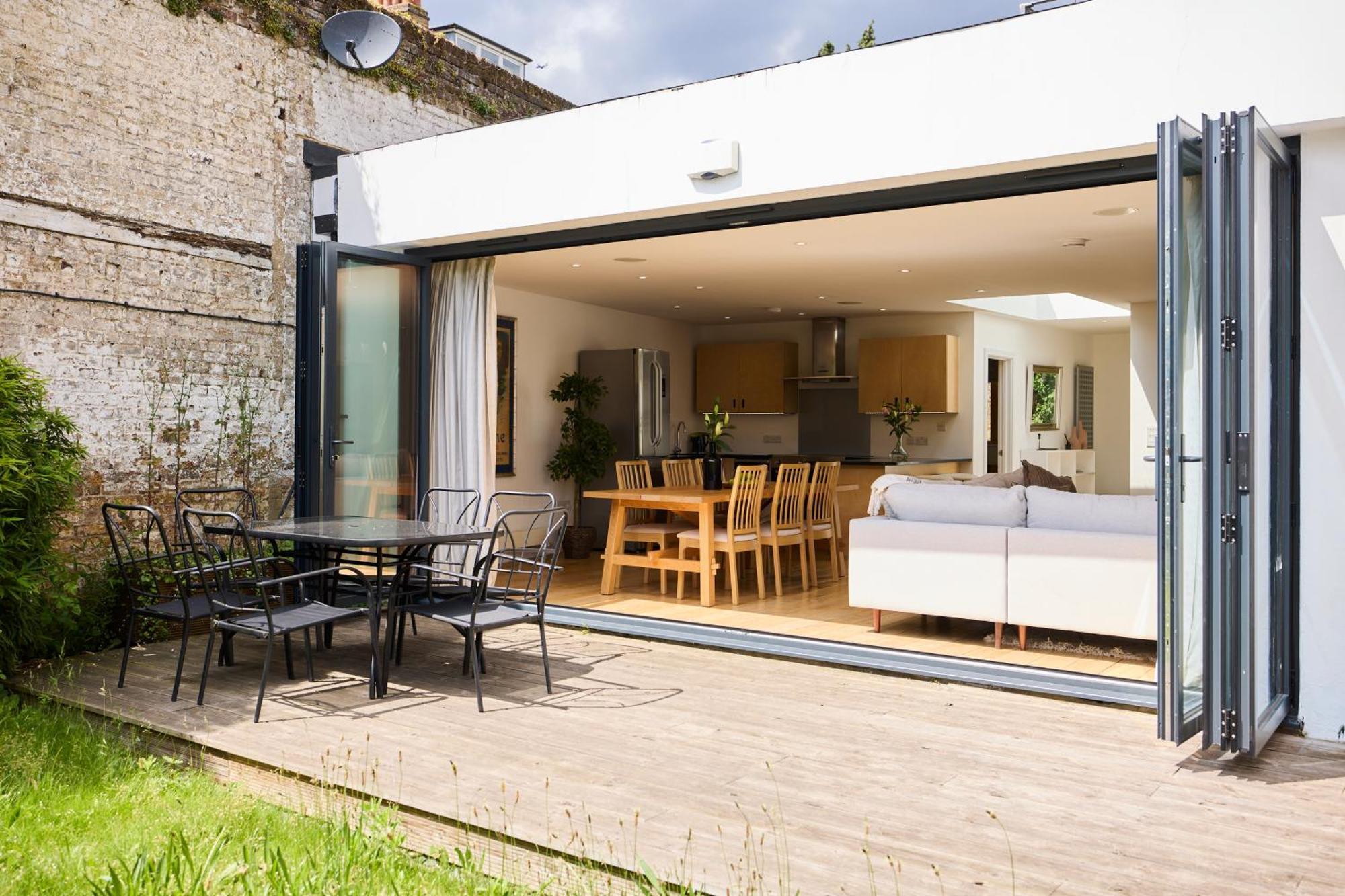 Appartamento The Putney Wonder - Dazzling 3Bdr Flat With Garden Londra Esterno foto